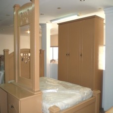 غرفة نوم غامق 2 متر*2 متر مع تسريحة و2 كومودينو